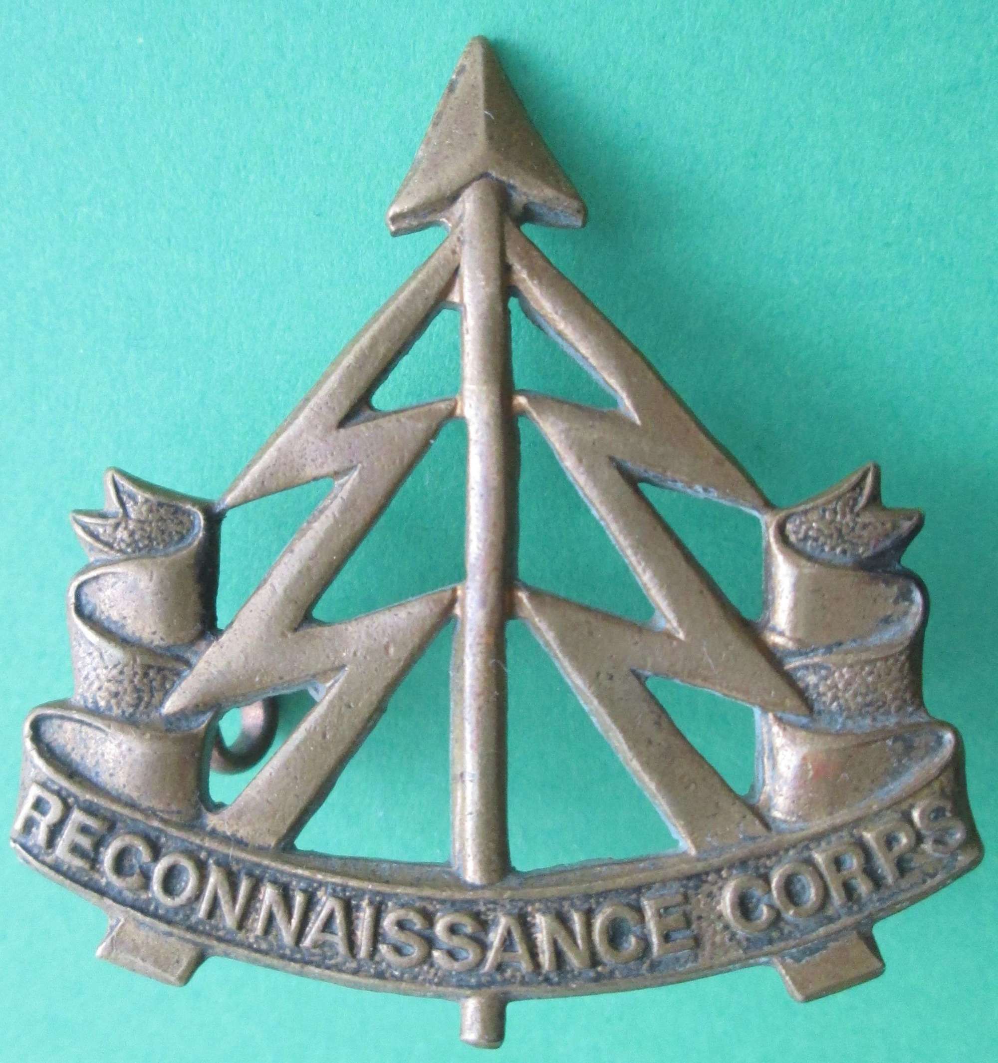 WWII PERIOD RECONNAISSANCE CORPS CAP BADGE