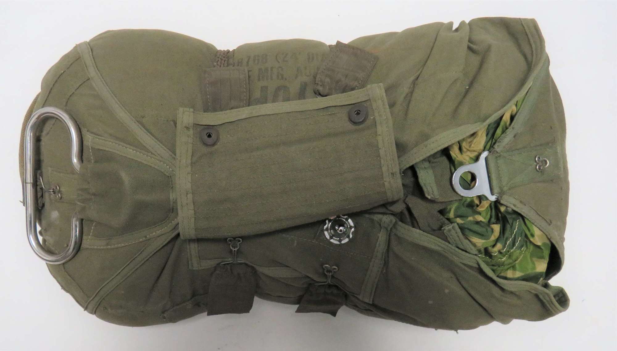 American WW2 Pattern Airborne Chest Parachute Pack and Cammo Chute