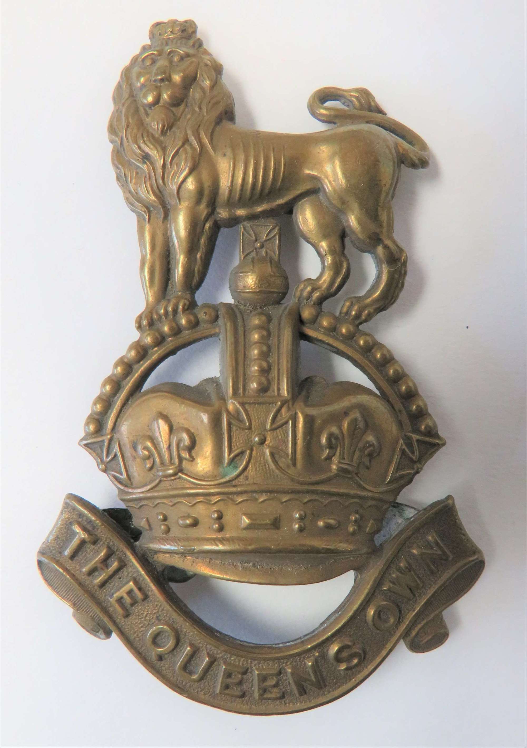 Post 1901 Queens Own Royal West Kent Vallise Badge