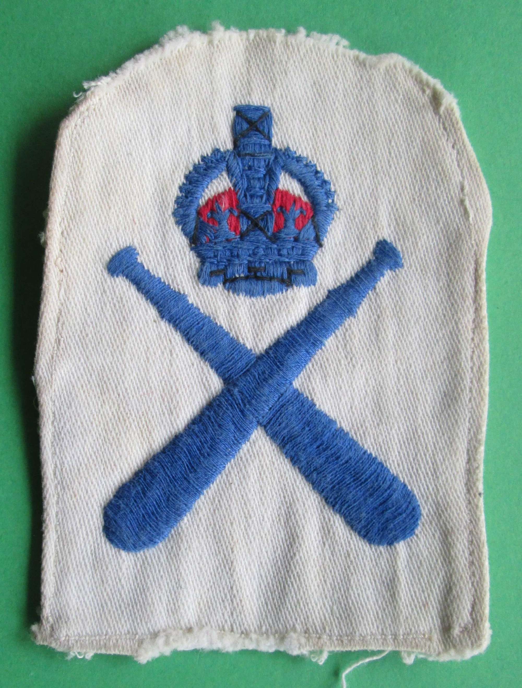 A WWII PERIOD ROYAL NAVY INSTRUCTORS ARM BADGE