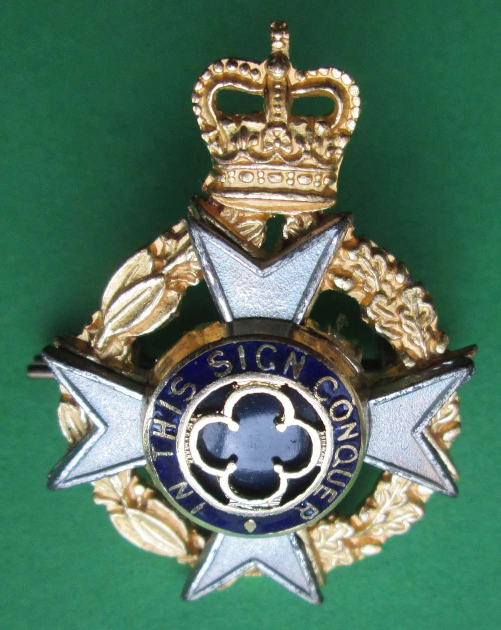 A QUEENS CROWN ROYAL ARMY CHAPLINS SERVICE CAP BADGE