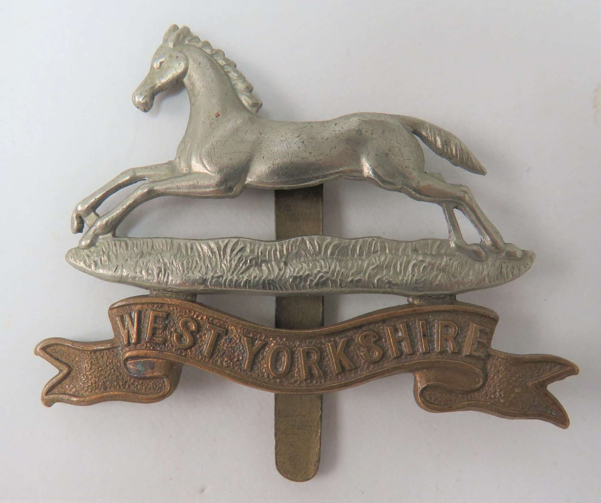 WW1 / WW2 West Yorkshire Regiment Cap Badge
