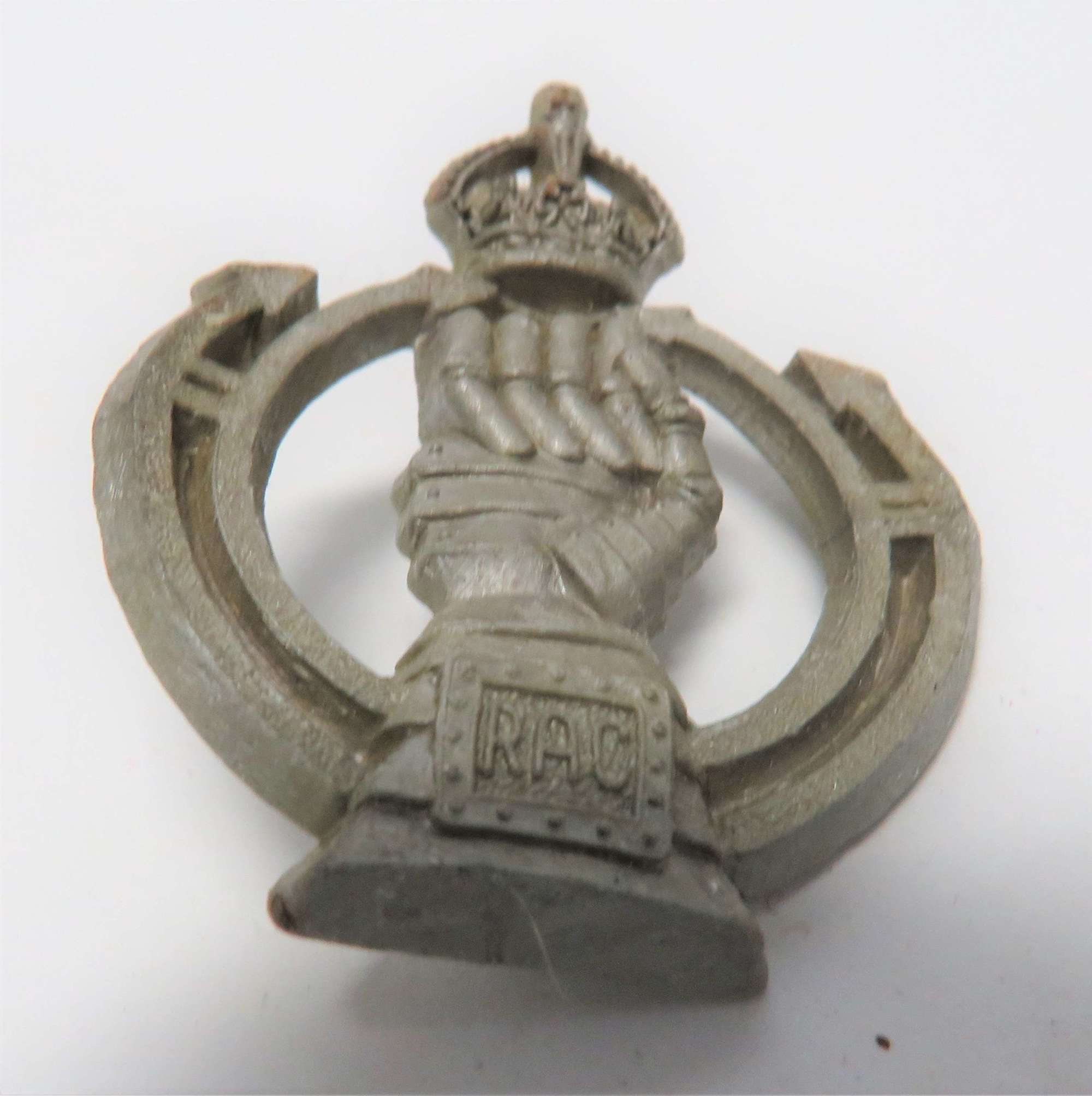 WW2 Plastic Economy Royal Armoured Corps Cap Badge