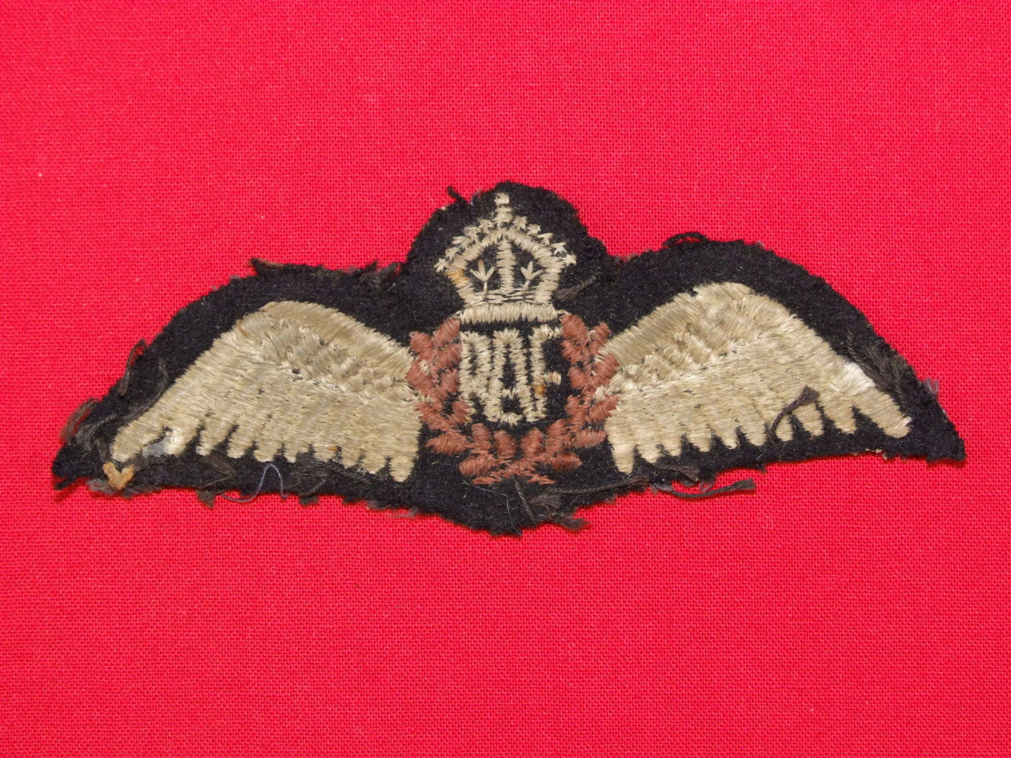 A Pair of Kings Crown Unpadded RAF Piot's Wings