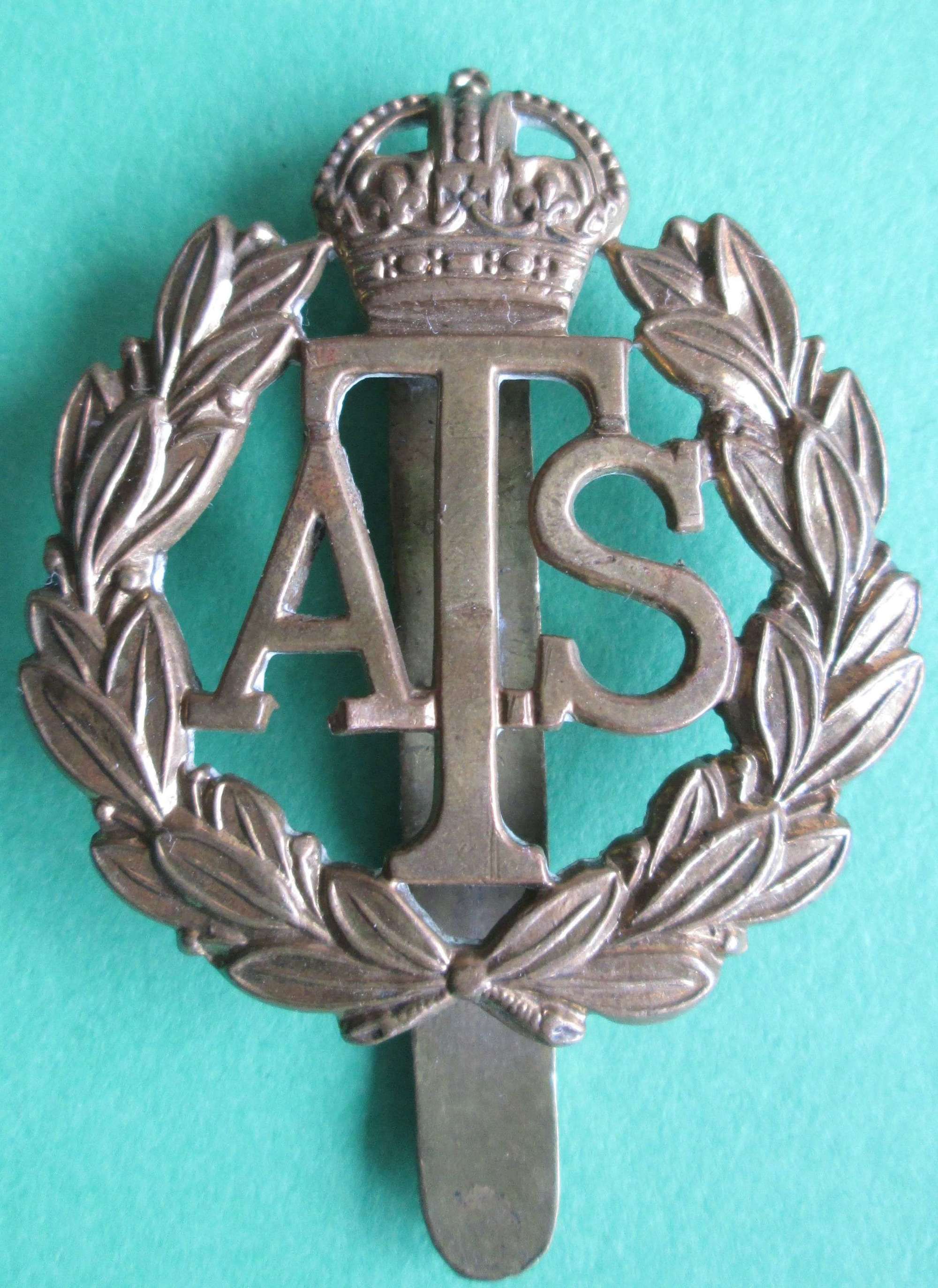 WWII AUXILIARY TERRITORIAL SERVICE CAP BADGE