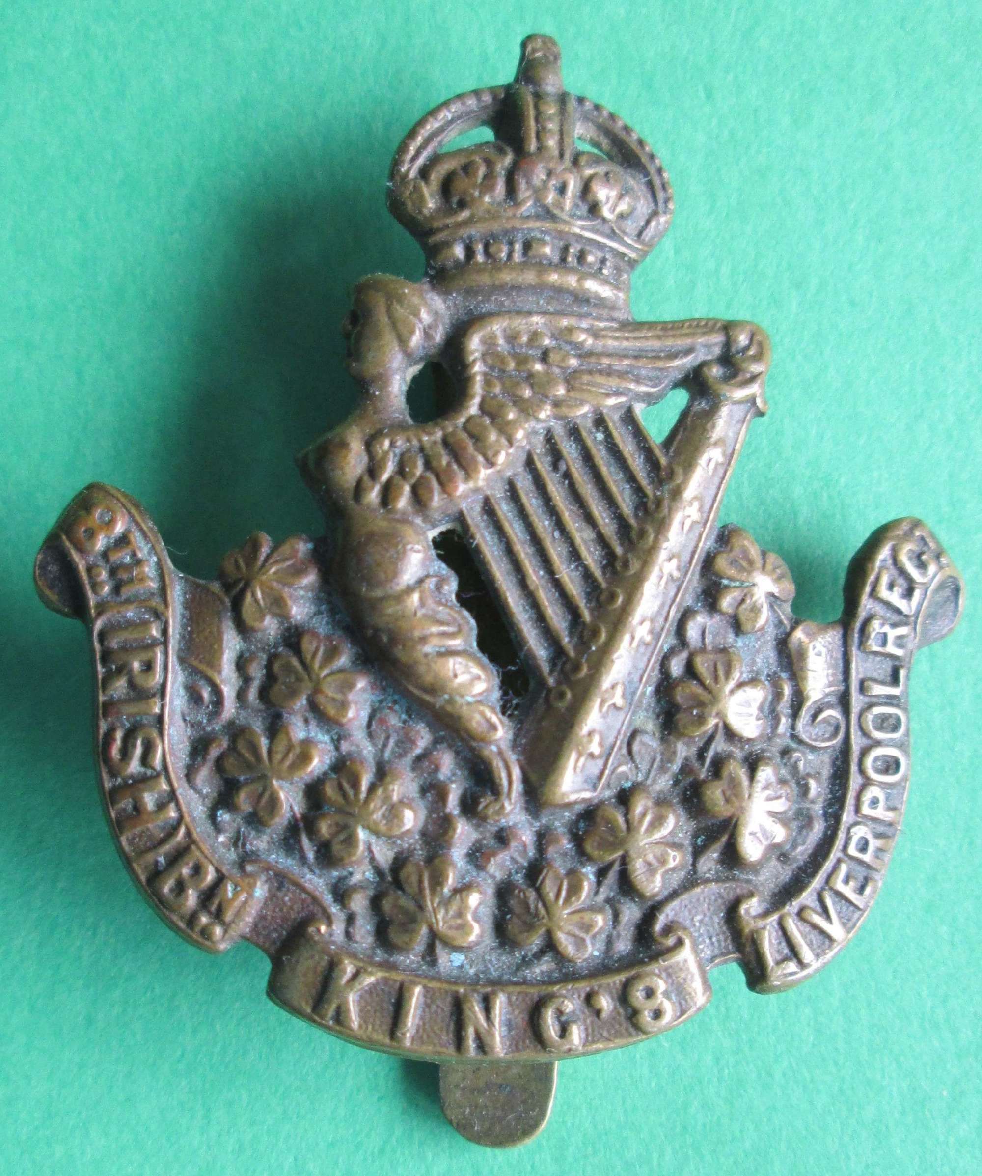 AN 8TH IRISH BATTALION KING'S LIVERPOOL REGIMENT CAP BADGE