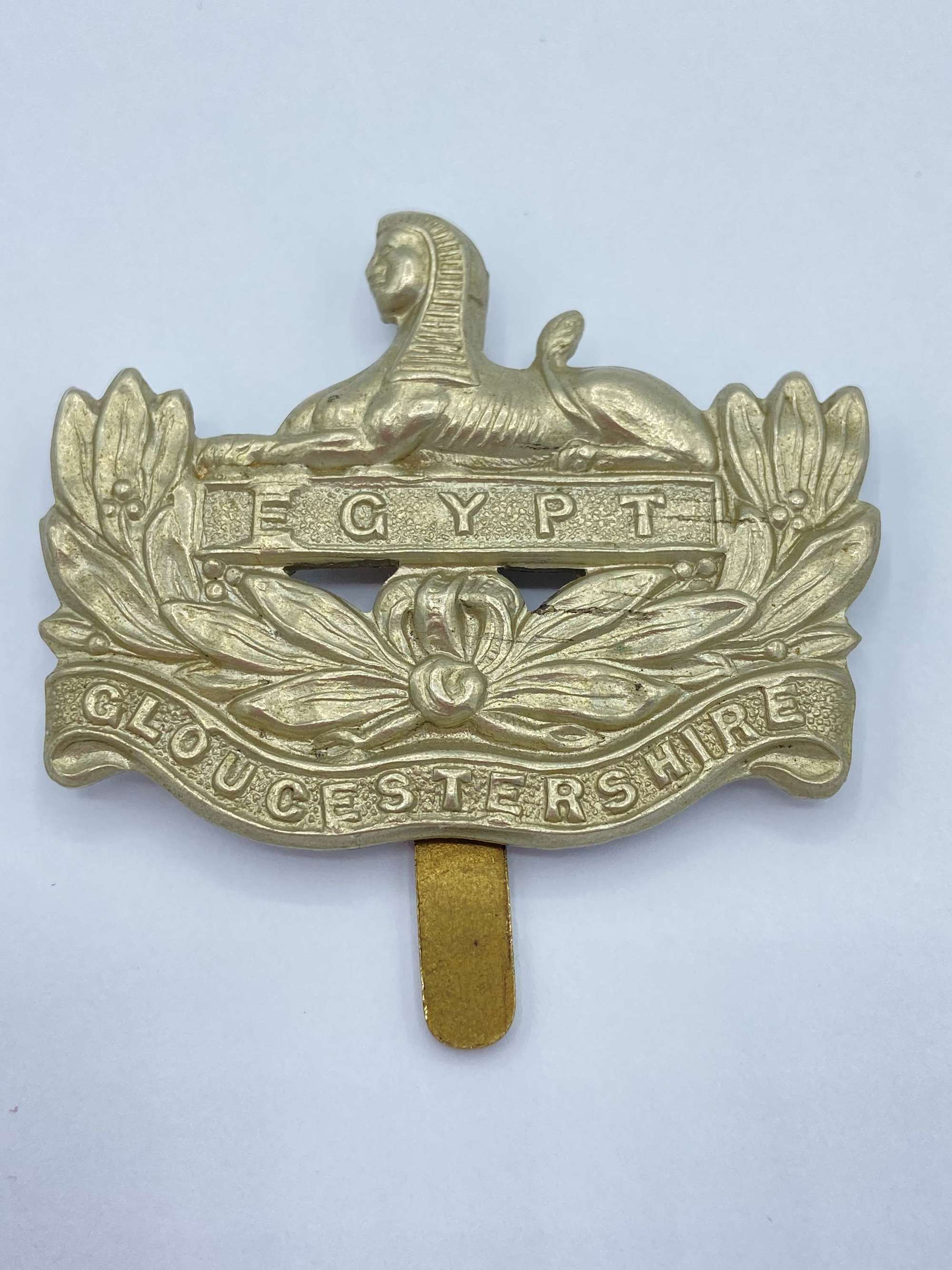 WW2 Period British Army Gloucestershire Slider Cap Badge