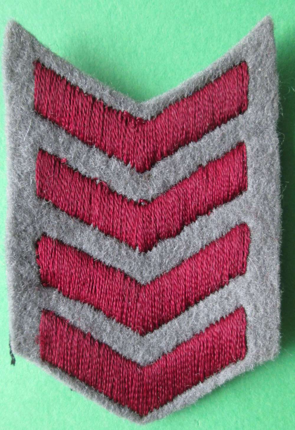 WWII PERIOD WOMENS VOLUNTEER SERVICE CHEVRONS