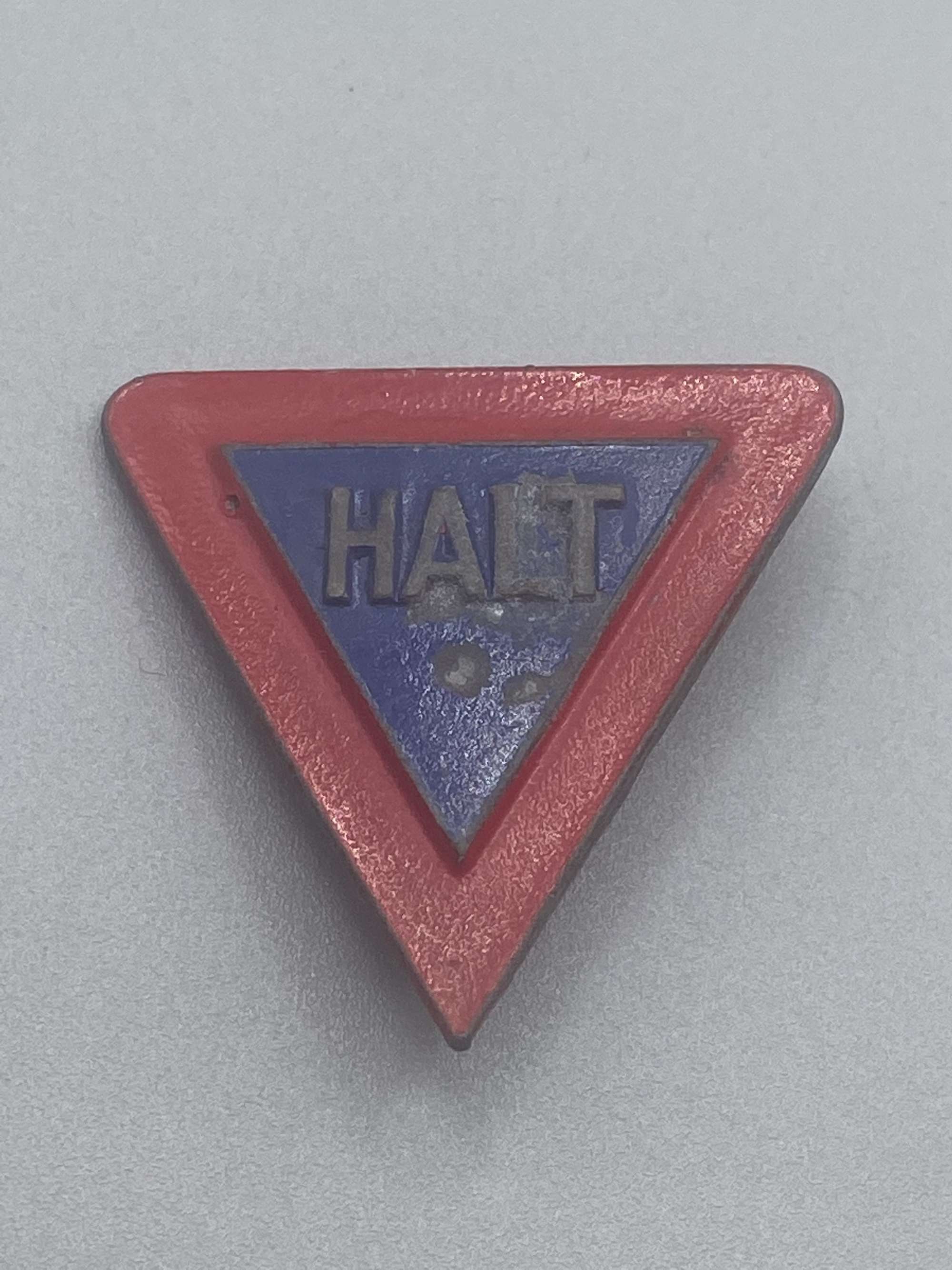 WW2 German Winterhilfswerk ”Halt Vorfahrt” Road Sign Badge