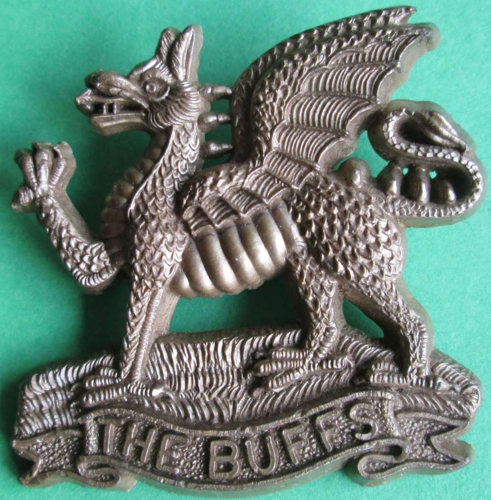 WWII PERIOD PLASTIC ROYAL EAST KENT CAP BADGE