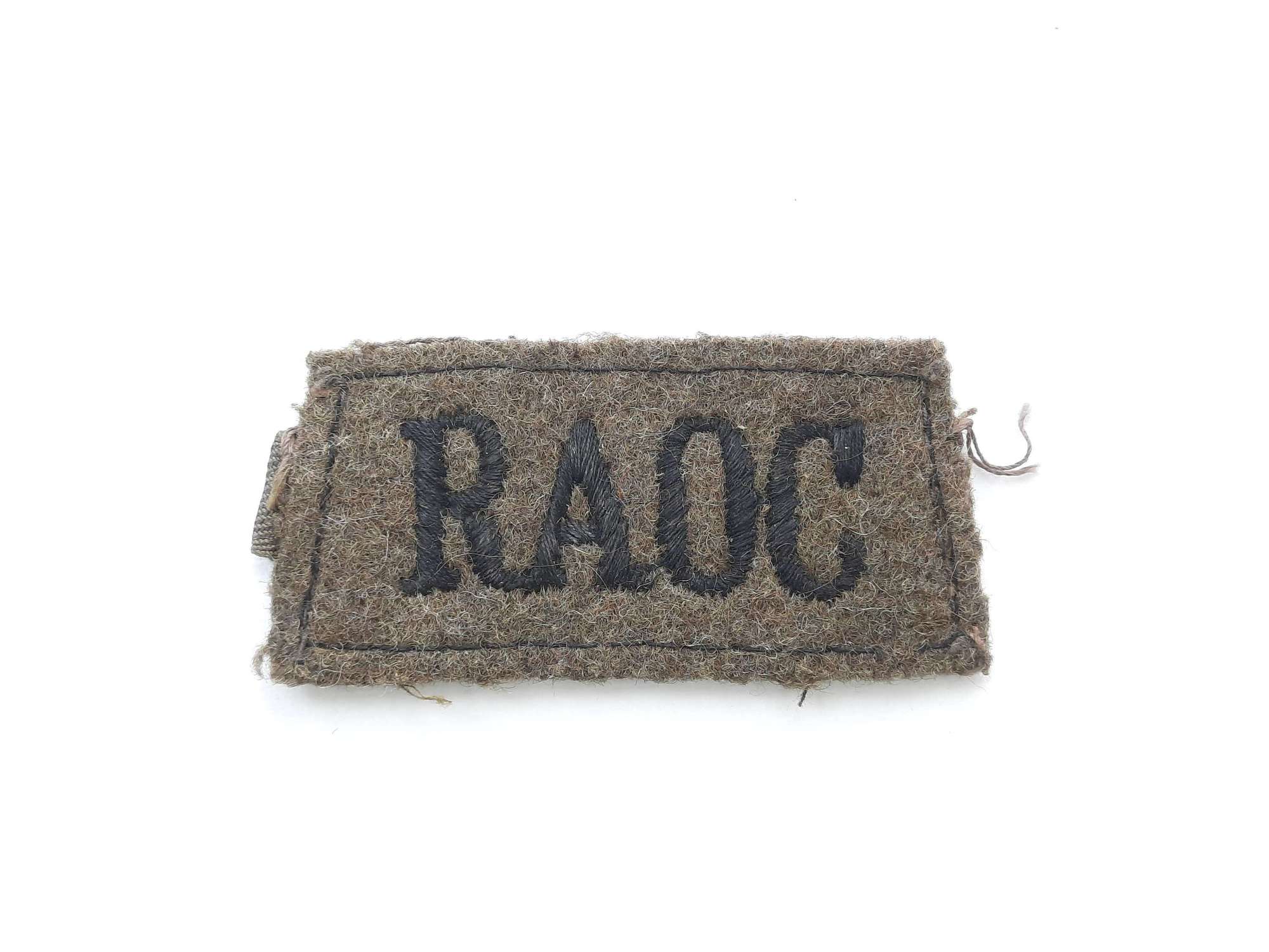 Early WW2 ROAC Slip on Shoulder Title