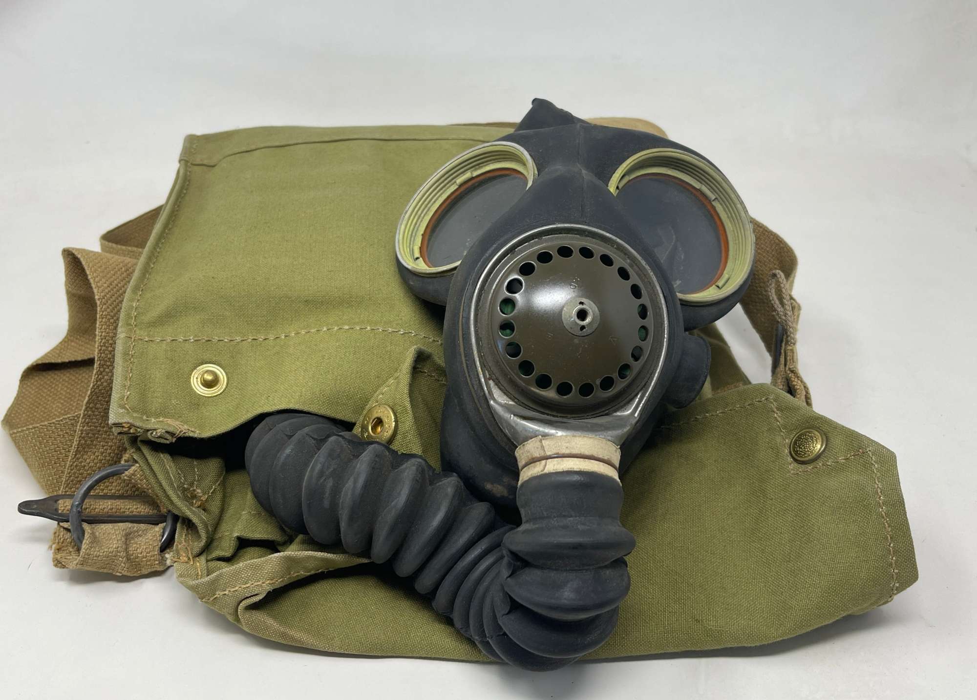 British Respirator, Anti-Gas, General Service, Mk V & Haversack, Mk VI: