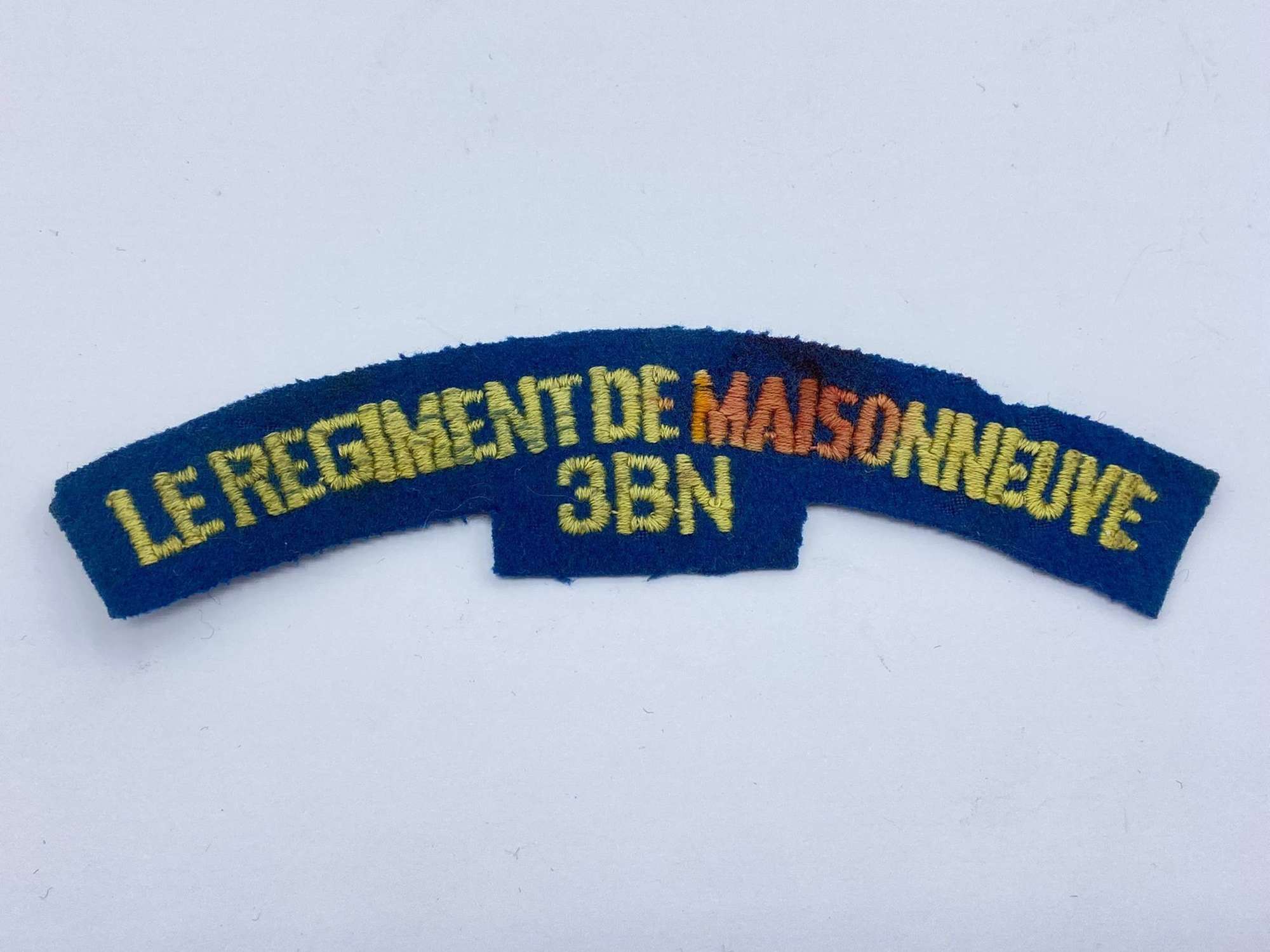 WW2 Le Régiment de Maisonneuve Reserve Infantry Reg Shoulder Title