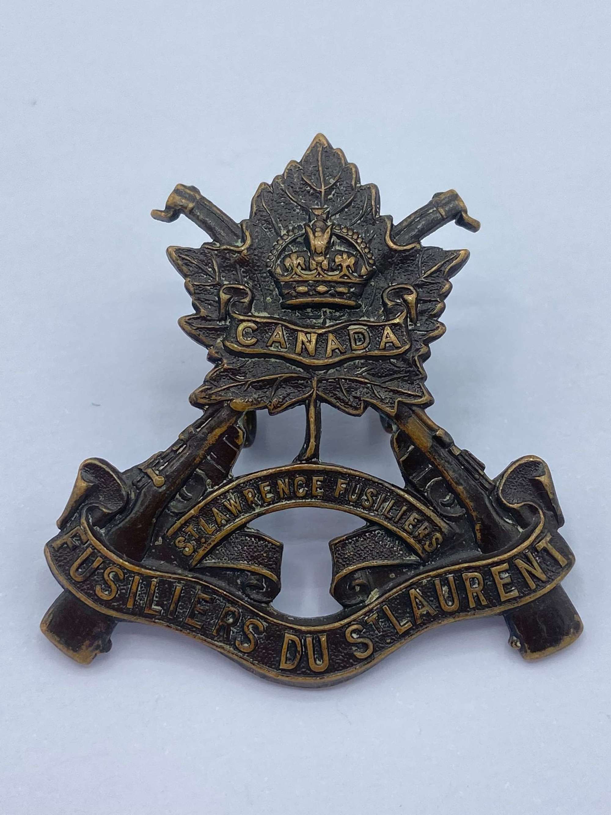 WW2 Canadian Infantry Regiment Les Fusiliers du St-Laurent  Cap Badge