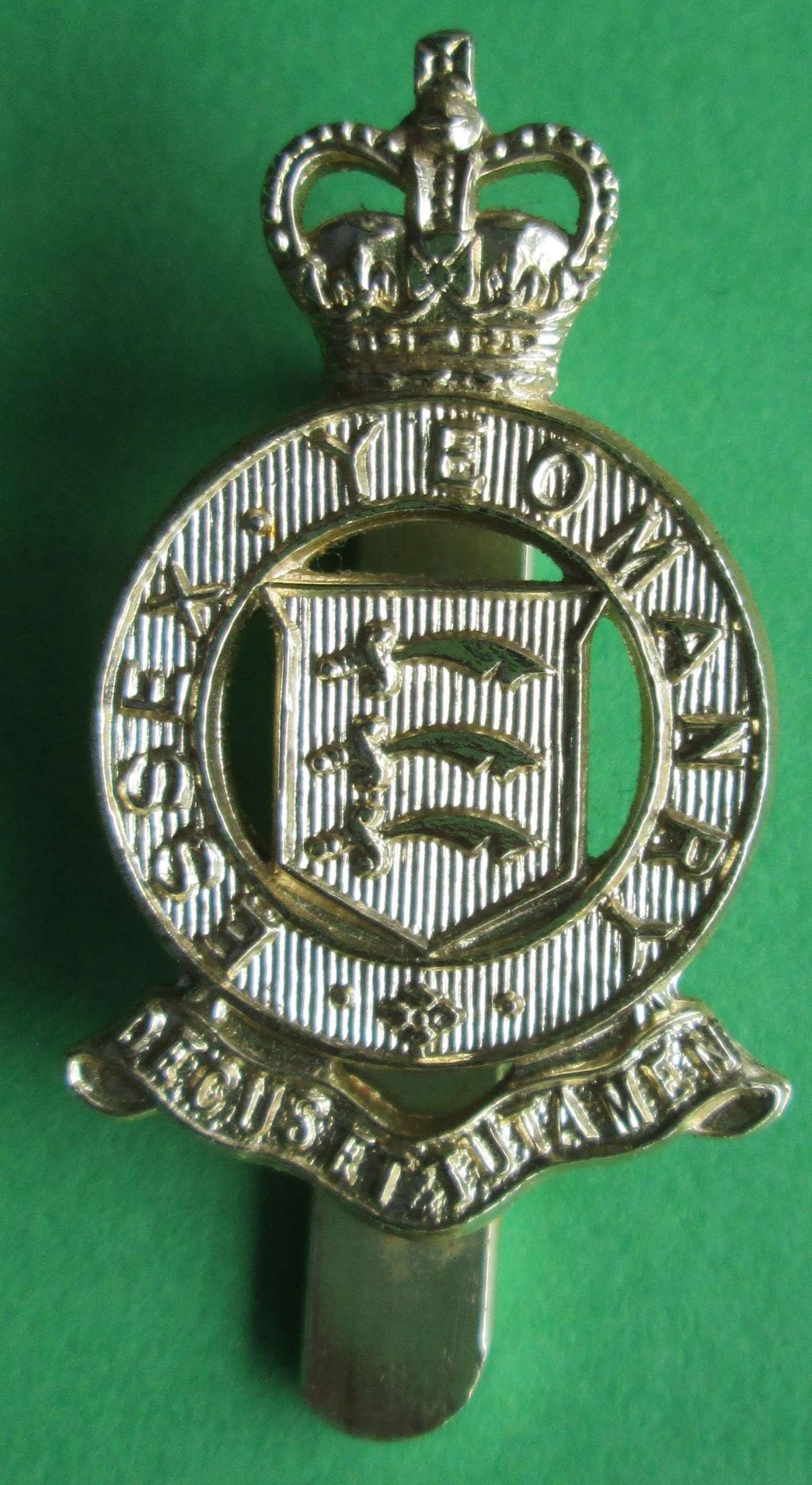SCARCE ESSEX YEOMANRY SMALL STAY BRIGHT CAP BADGE