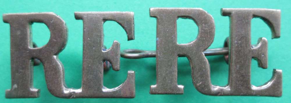 A PAIR OF ROYAL ENGINEERS SHOULDER TITLES