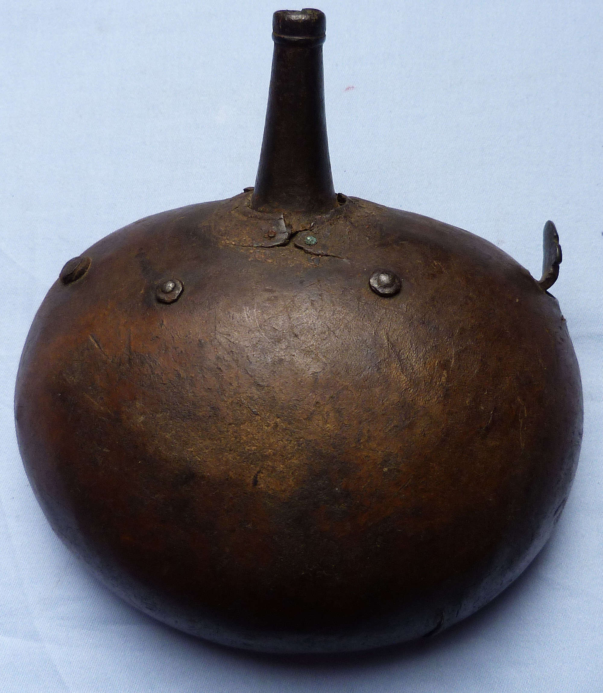 Late-18th Century British Native Indian Soldier’s Powder Flask