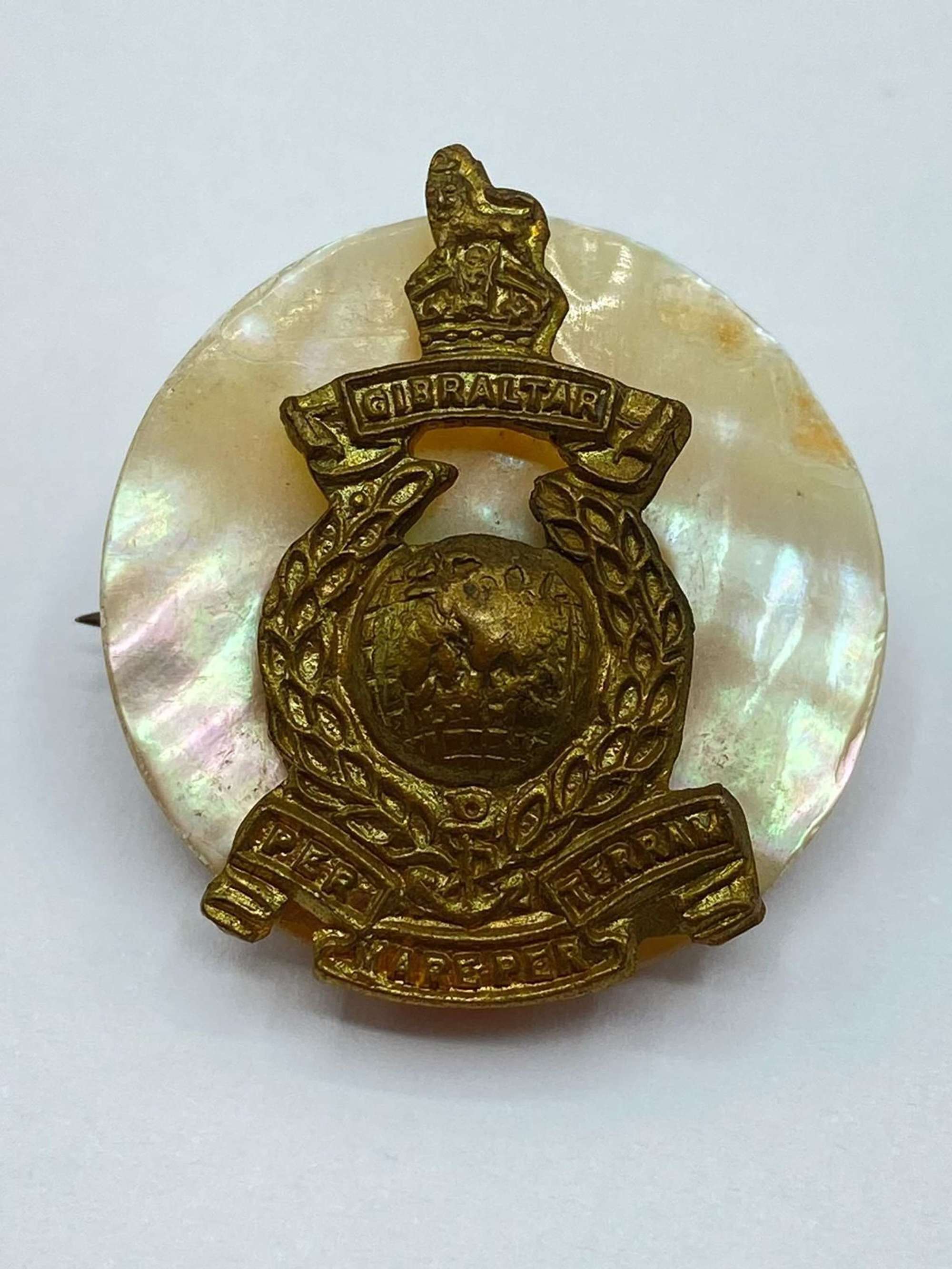 WW1 Royal Marines Regimental Mother Of Pearl & Brass Sweetheart Brooch