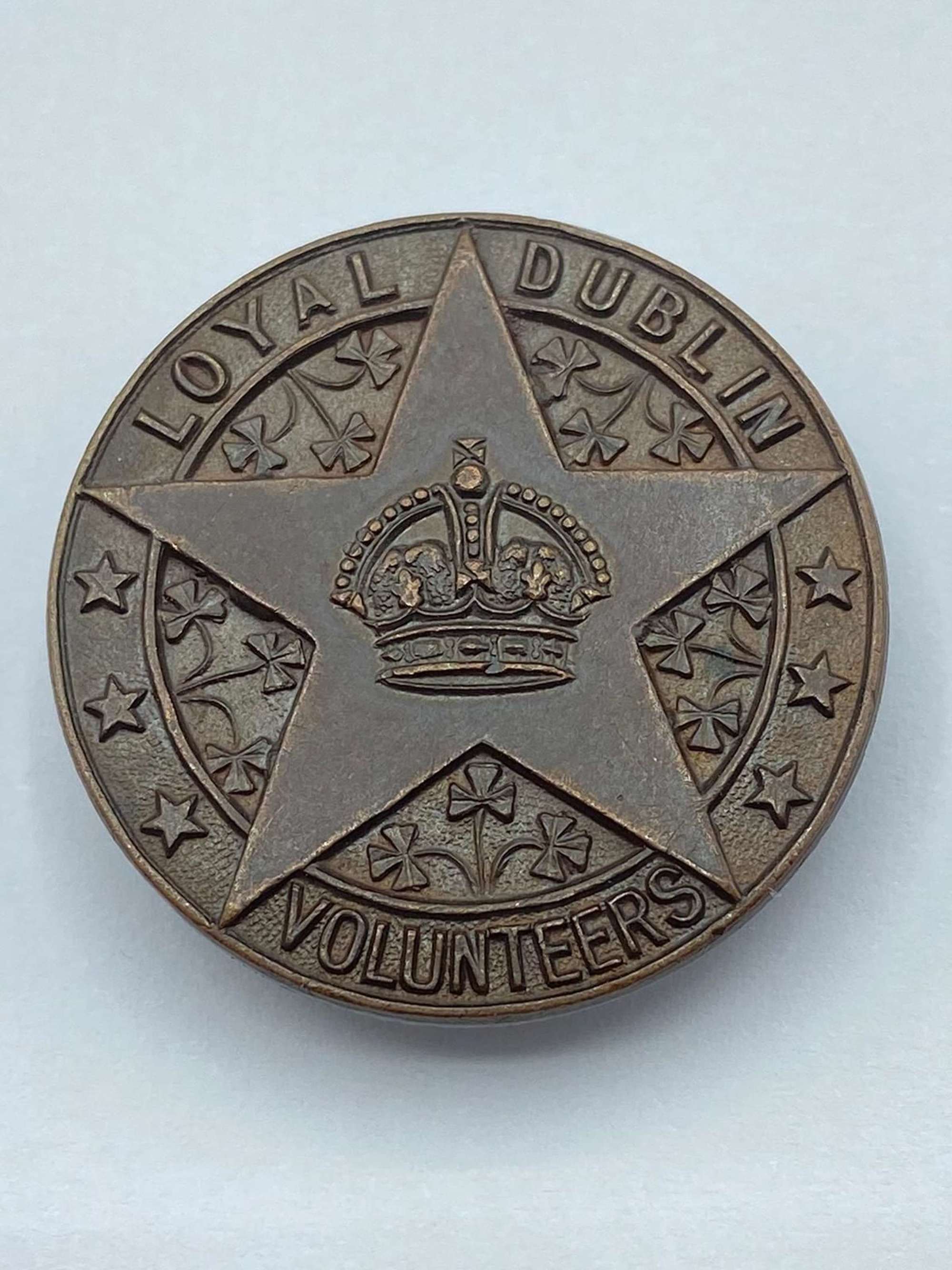 WW1 Irish Loyal Dublin Volunteers Badge Numbered 874 By Vaughtons Ltd