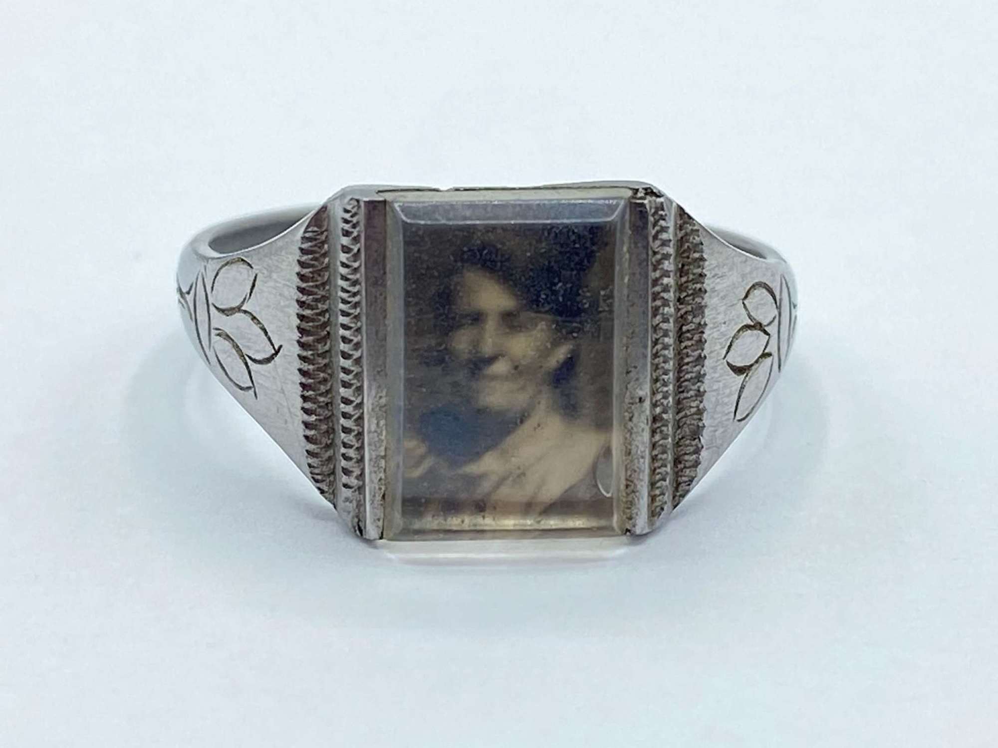 WW2 Period Aluminium Prisoner Of War Made Sweethearts Photo Ring