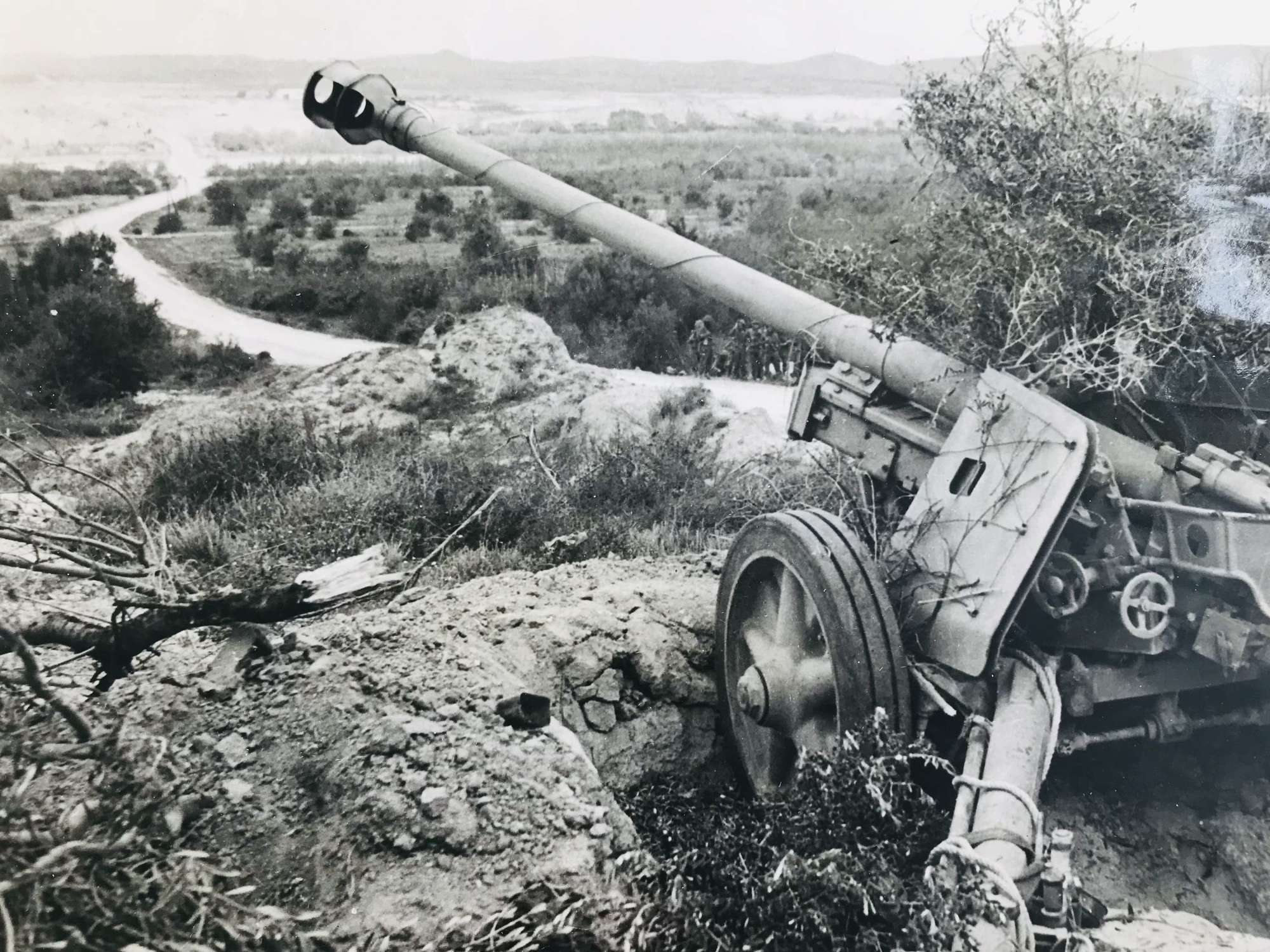 British press photo of 75 mm PAK Tunisia, 1943