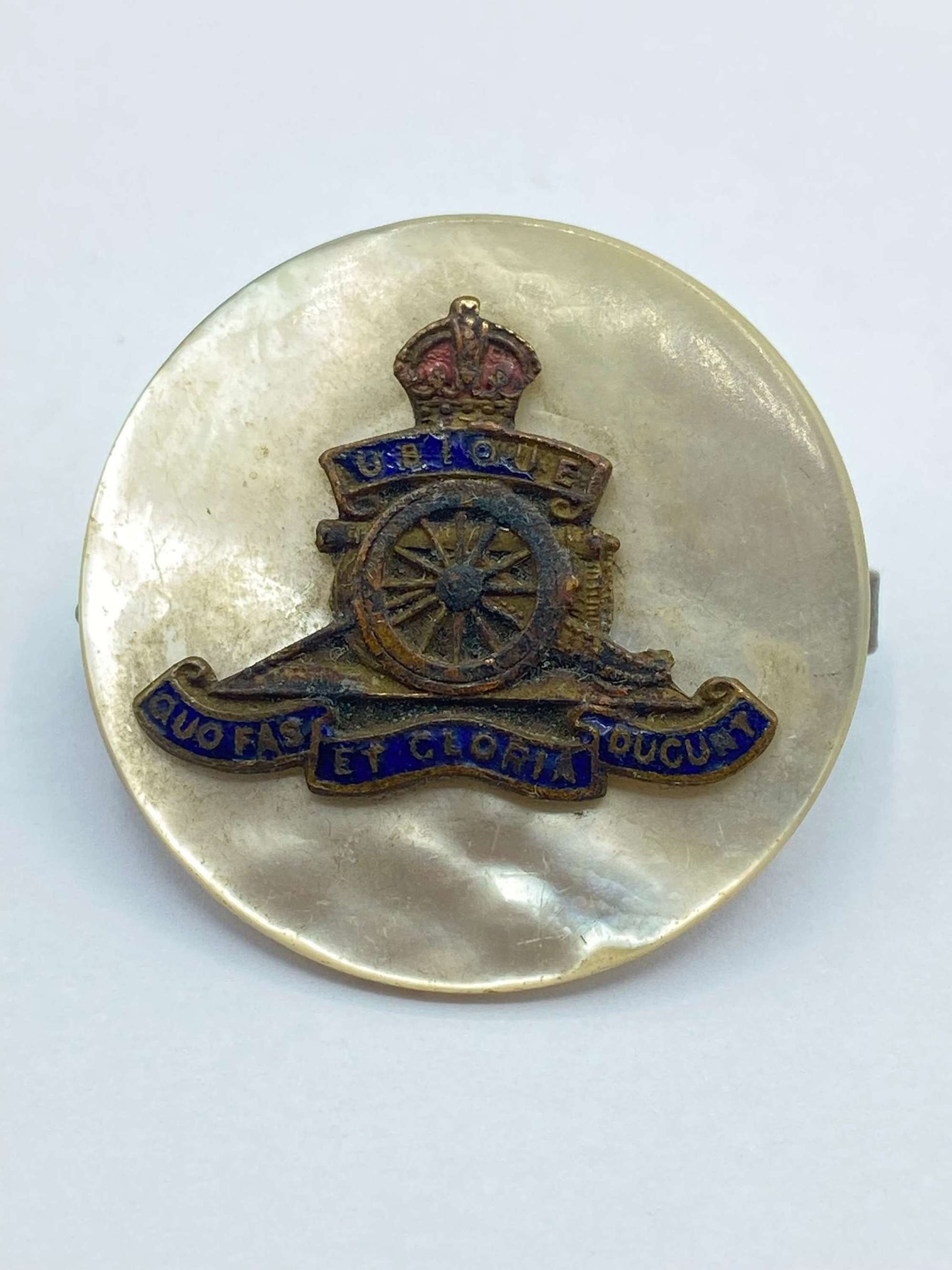 WW1 Royal Artillery Regimental Sweetheart Mother Of Pearl Brooch Badge