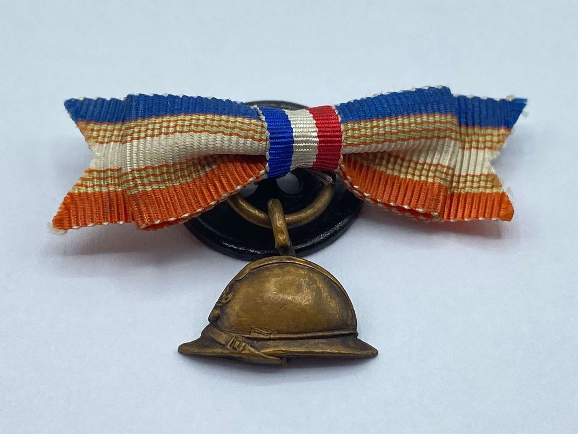 WW1 French Adrian Helmet Veteran Or Sweethearts Patriotic Brooch