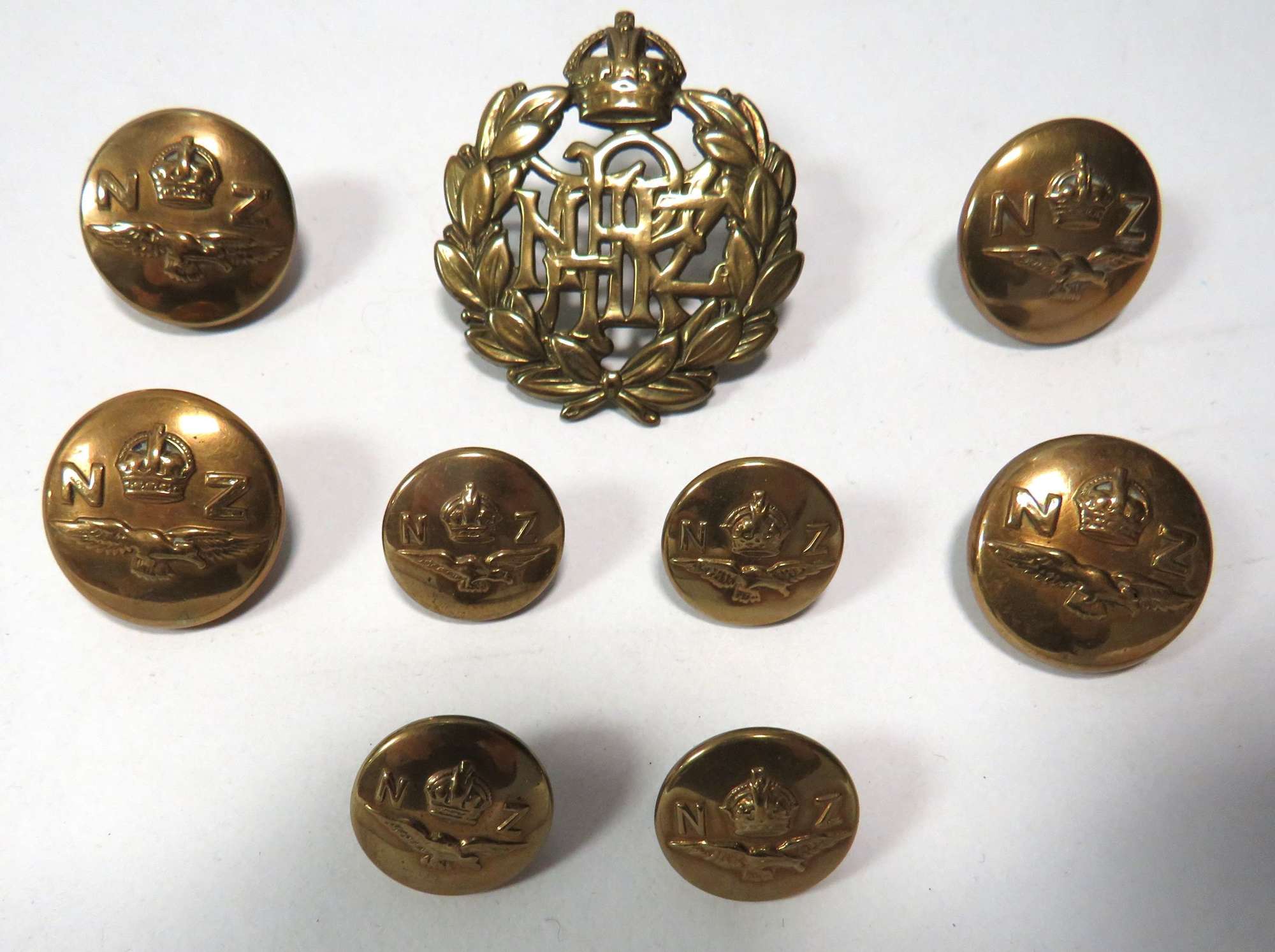 WW2 Royal New Zealand Air Force Cap Badge and Button Set