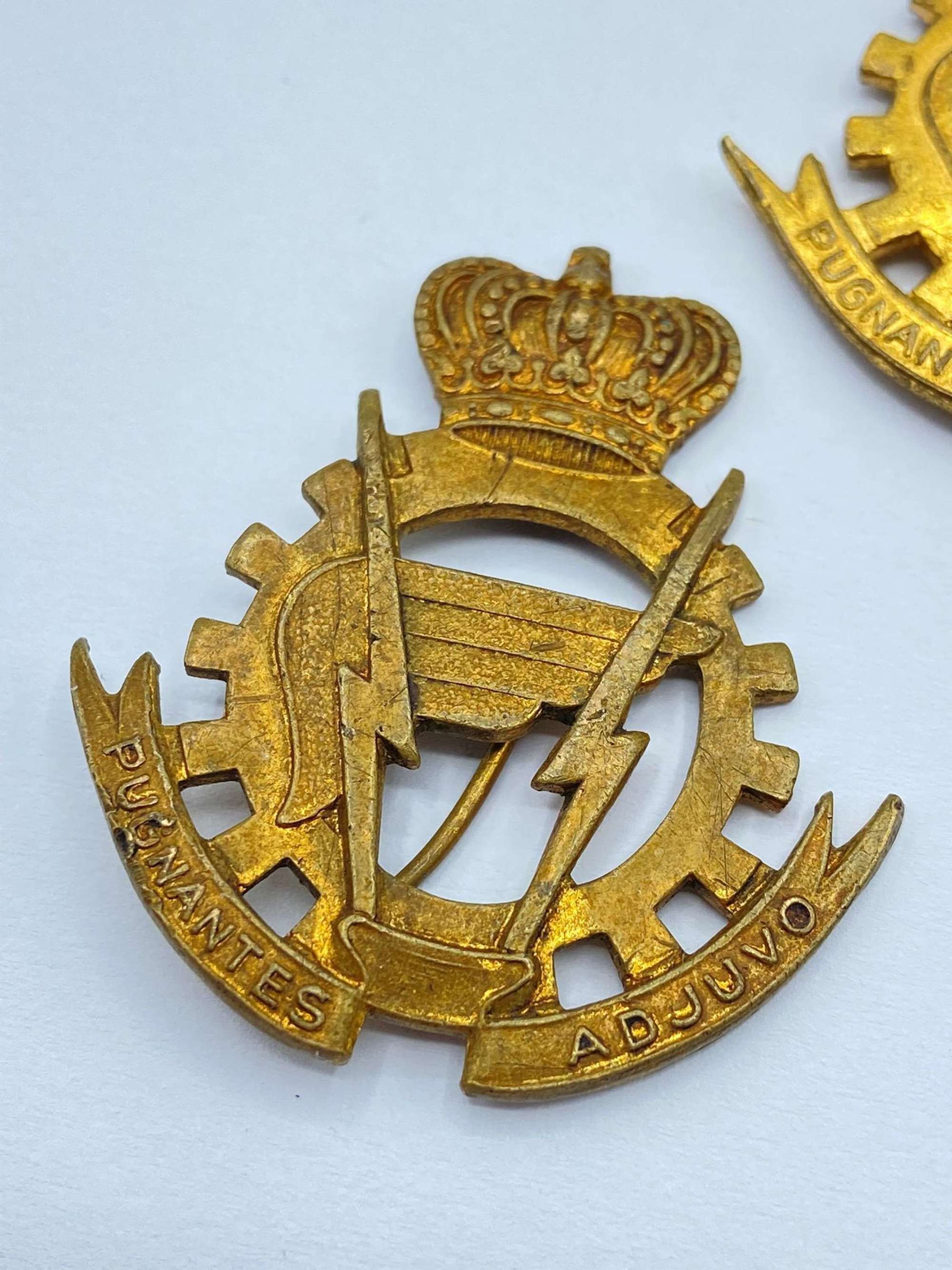 Post WW2 Belgium Army Pugnantes Adjuvo Logistics Brass Cap Badges X 3
