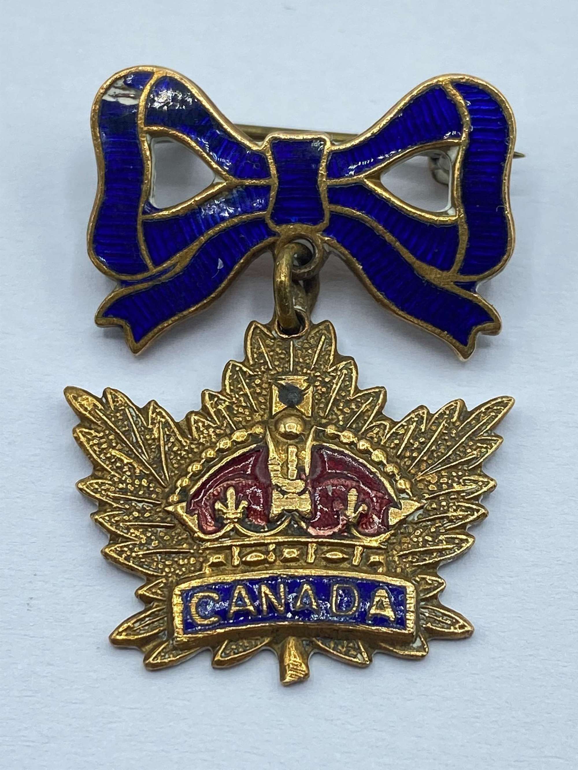 WW1 Canadian Regimental Sweetheart Gilded Enamel Badge