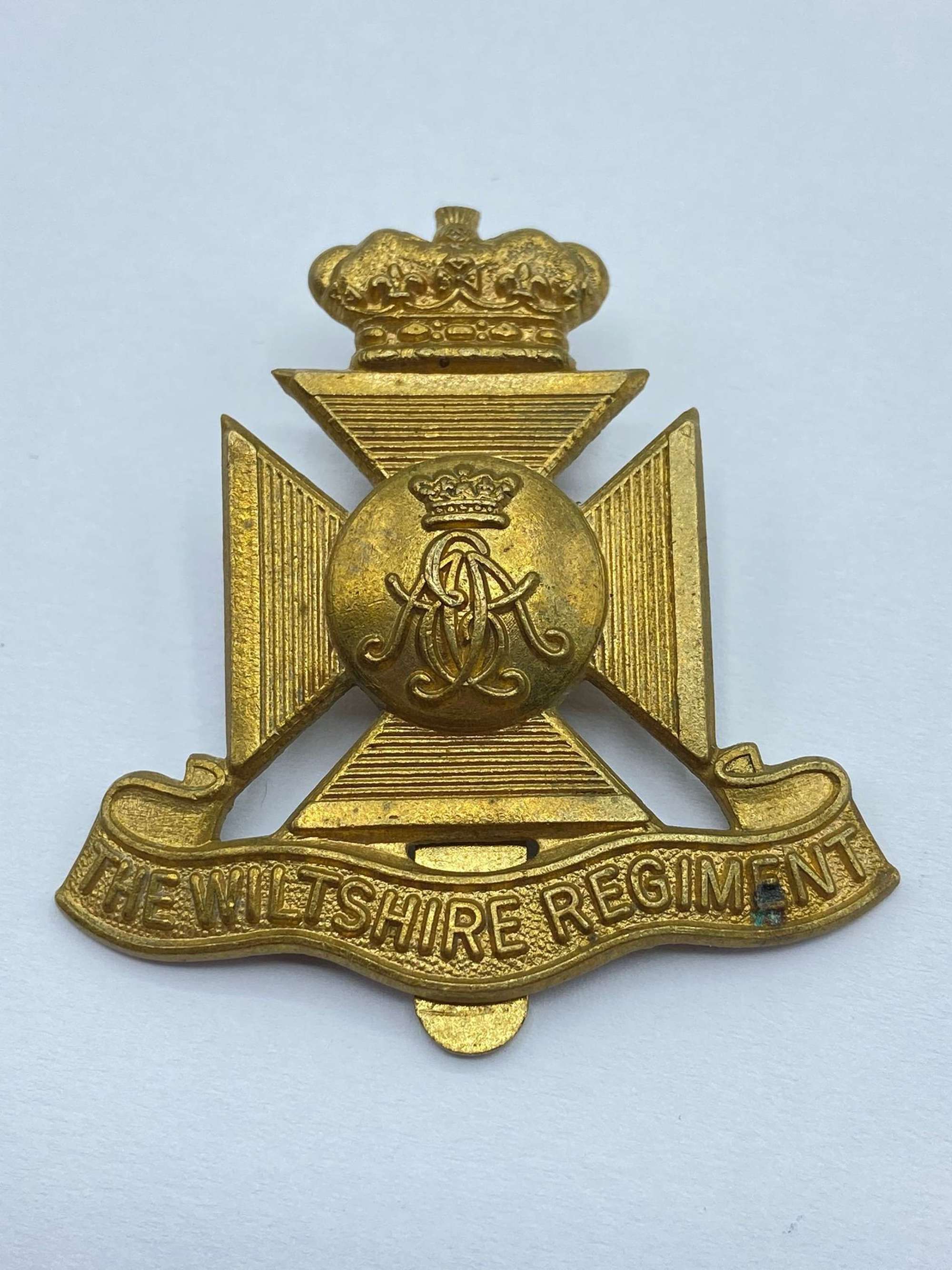 WW2 Period British The Wiltshire Regiment Slider Cap Badge