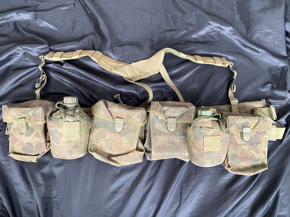 AUSTRALIAN ARMY WEBBING SET