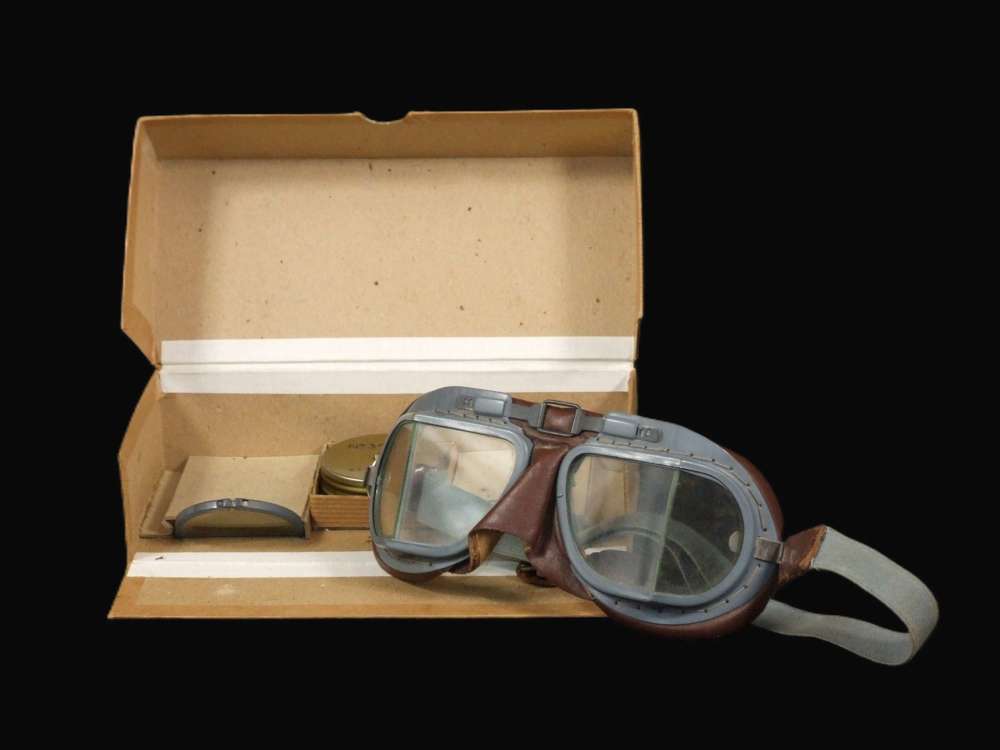 MkV111 Goggle with Box and Spare Lenses