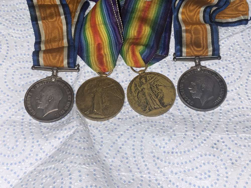 TWO BROTHERS 1WW MEDALS