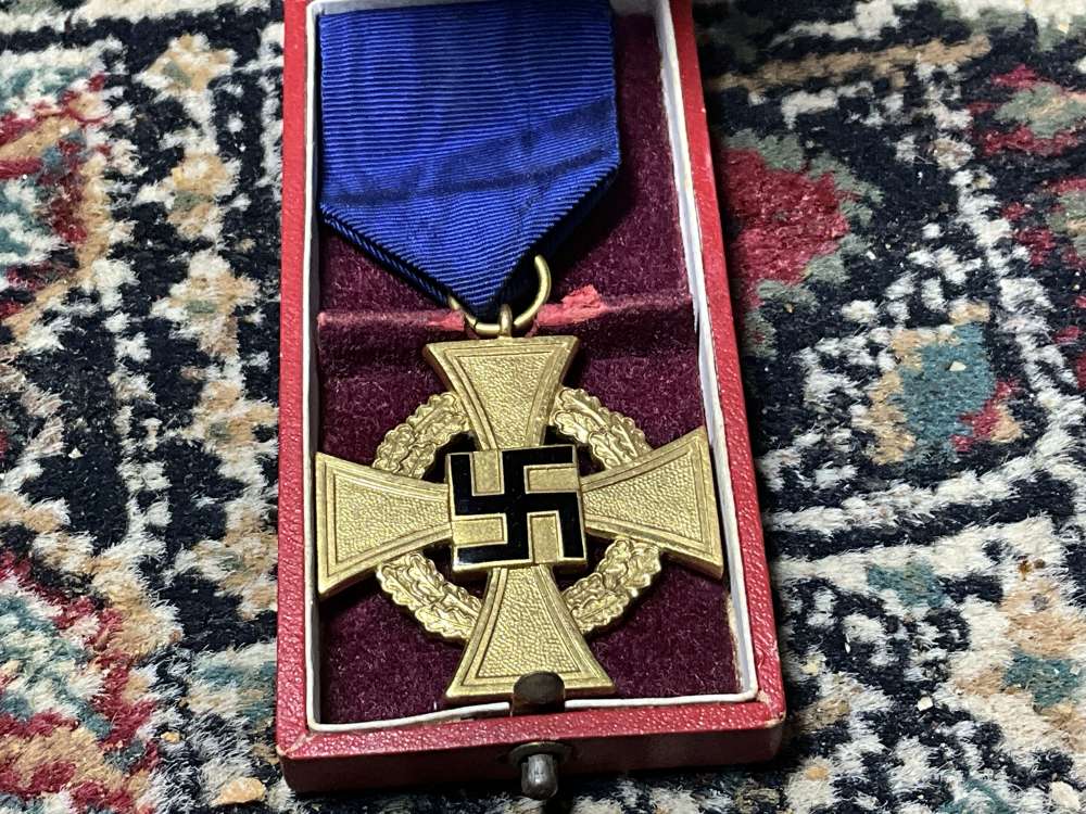 GERMAN MEDAL AND CASE