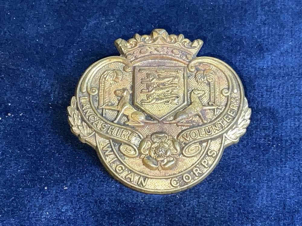 WIGAN BRITISH ARMY CAP BADGE 1WW