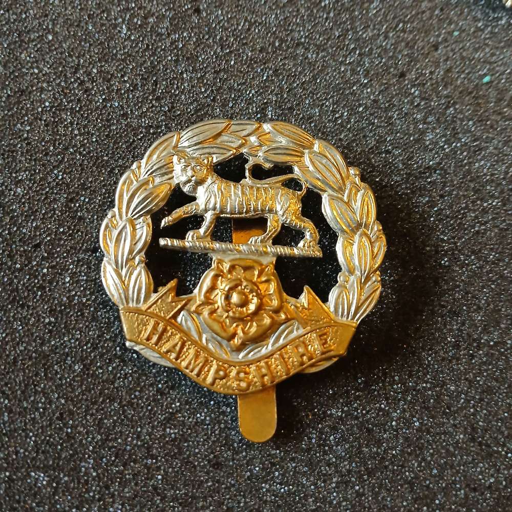 WWI Hampshire Regiment Cap badge