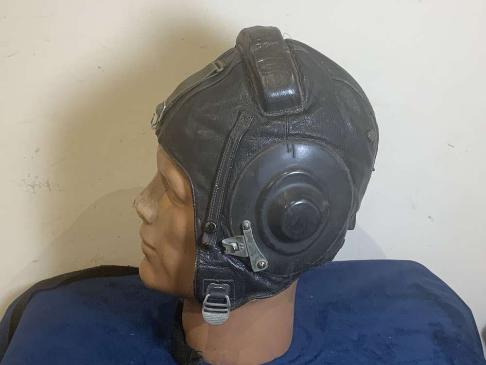 PILOT&rsquo;s HELMET MID 20TH CENTURY 