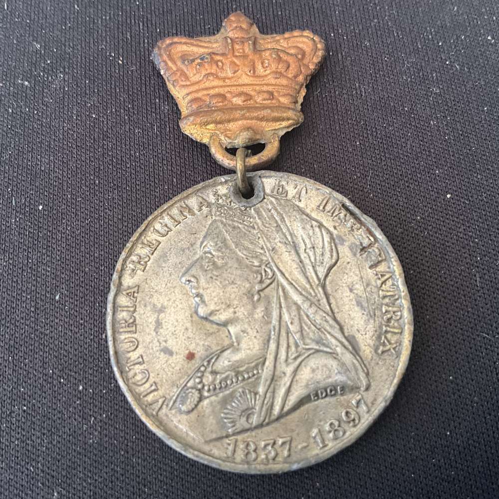 VICTORIA MEDALLION 