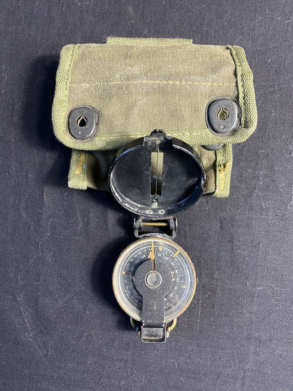 WW2 U.S. ARMY COMPASS IN POUCH