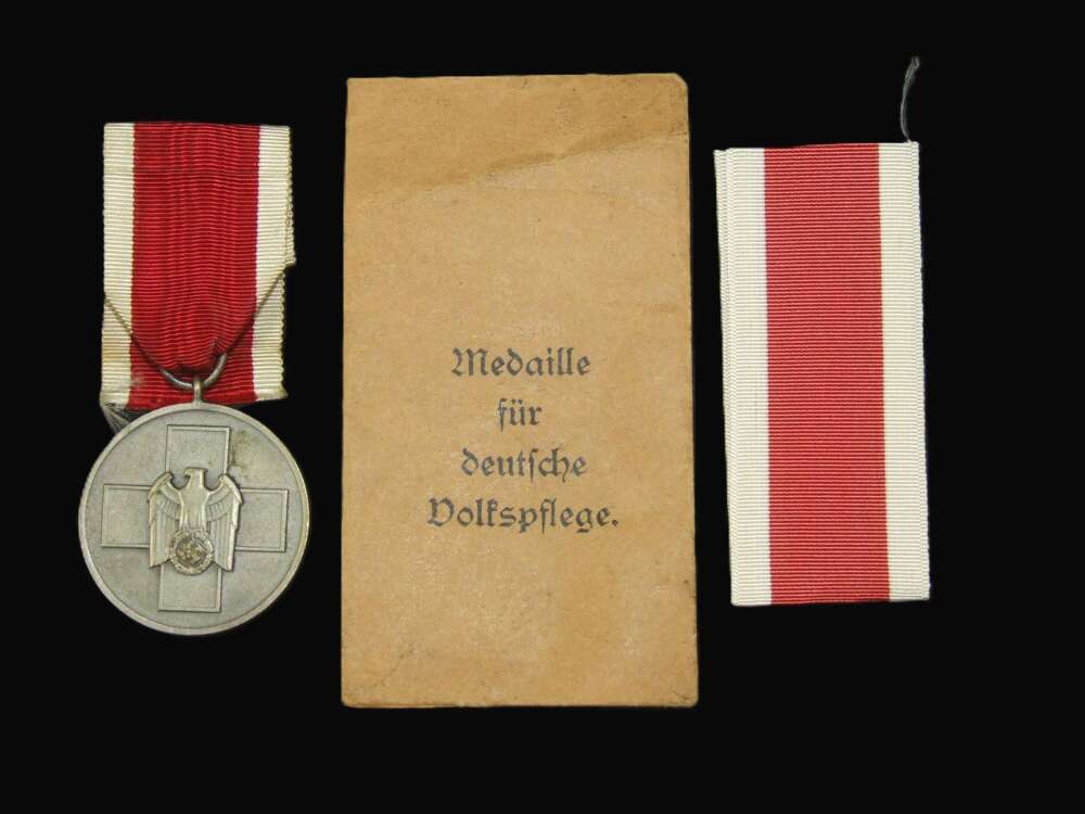 III Reich Social Welfare Medal with packet of issue by Hauptm&uuml;nzamt