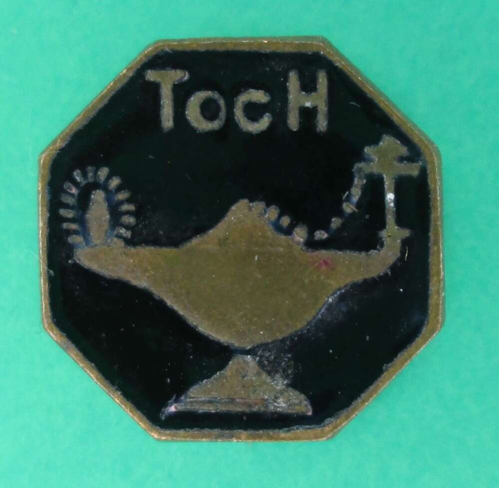 TOCH WAR SERVICE BUTTON HOLE BADGE