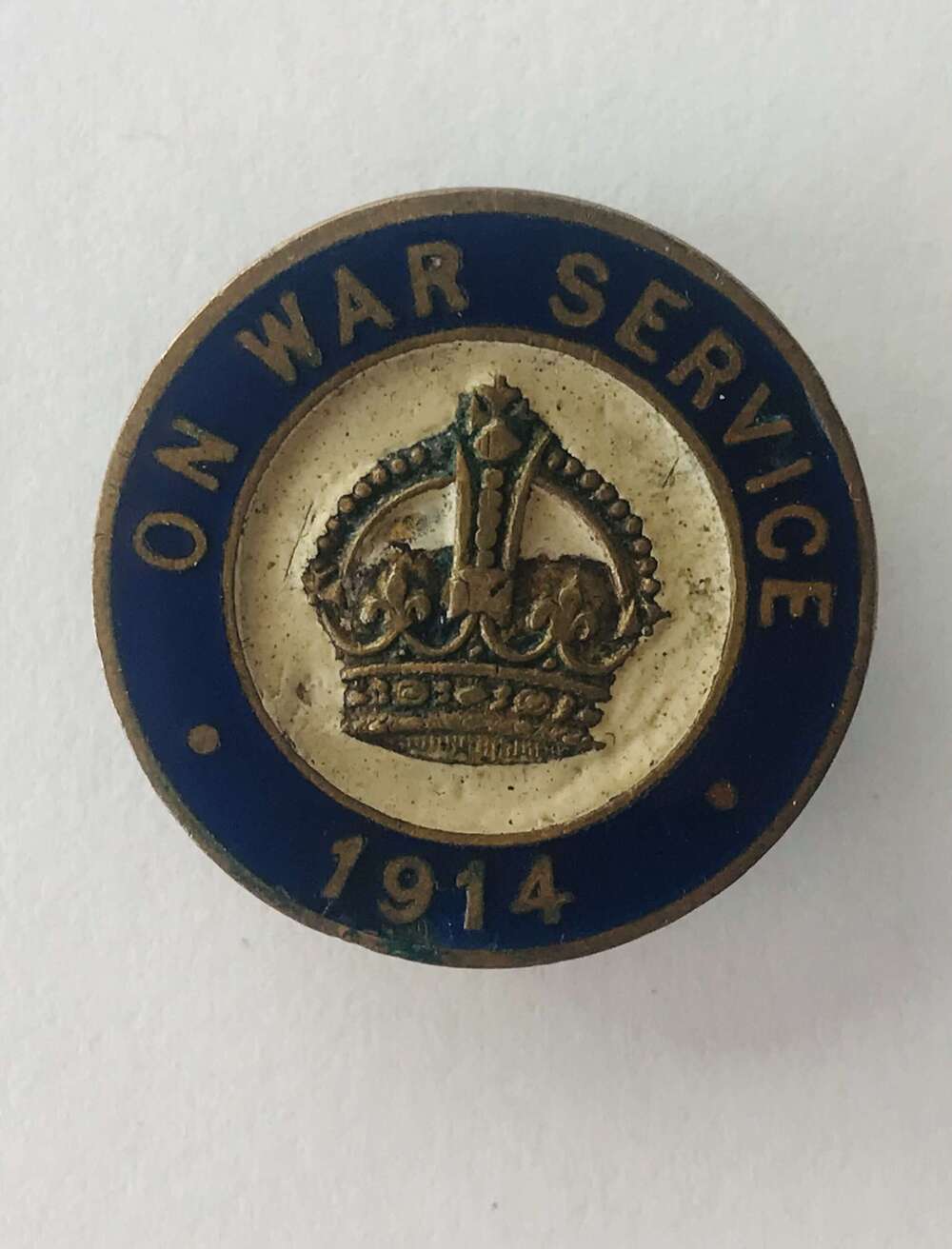 1914 On war service  enamelled  badge
