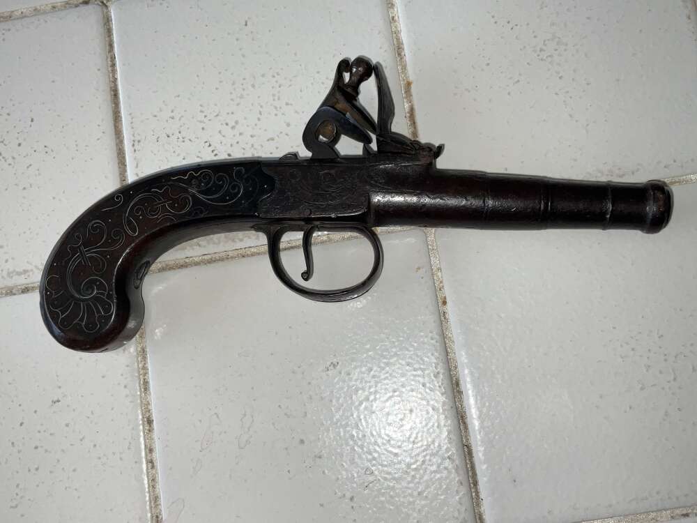 Queen Ann flintlock pistol 