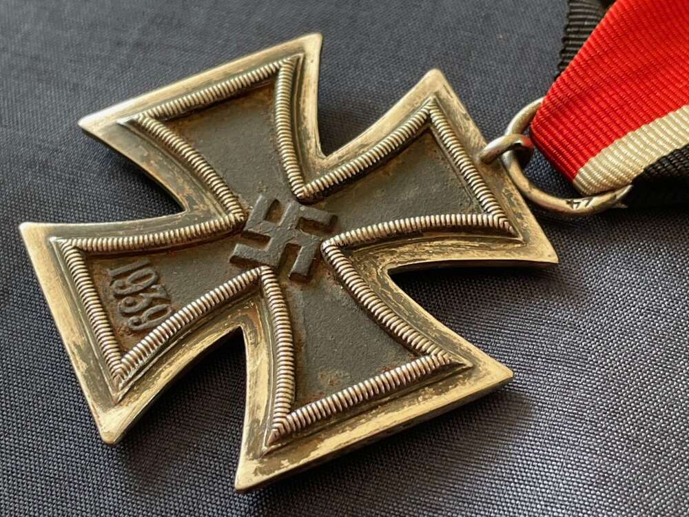 WWII GERMAN IRON CROSS 2ND CLASS NUMBERED RING 24 FOR ARBEITSGEMINSCHAFT FUR HEERESHEDARF 