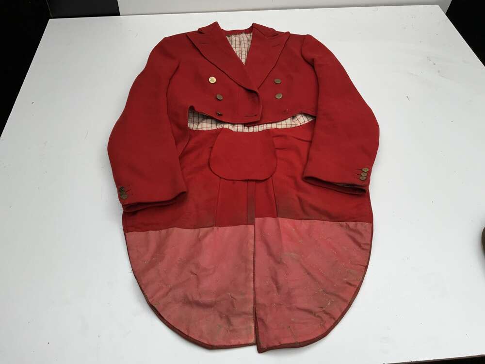 HUNTS MANS TOP AND TAILS