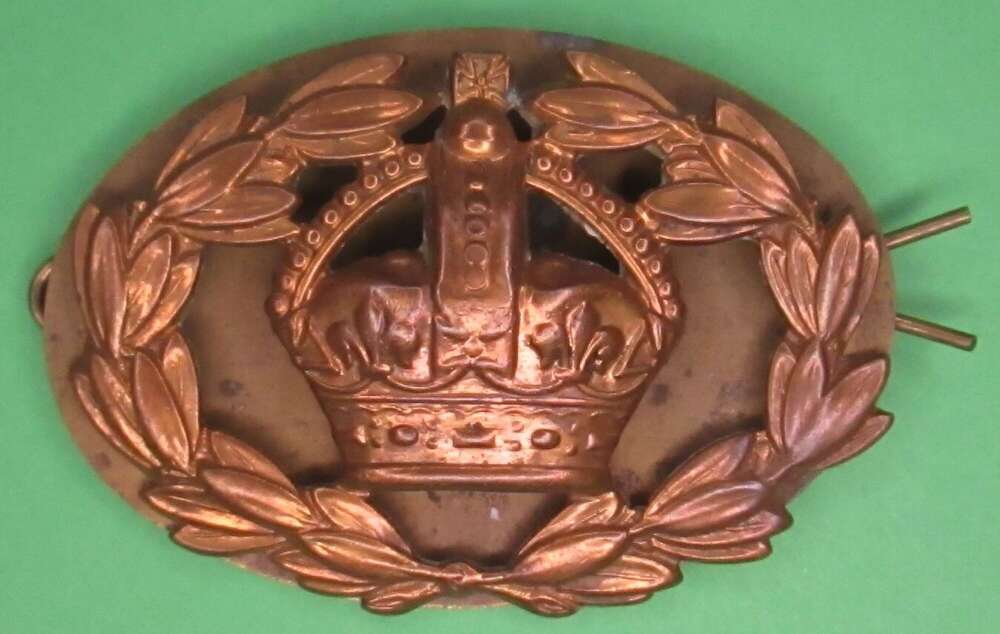 A WWII PERIOD WARRANT OFFICERS CROWN AND WREATH BADGE