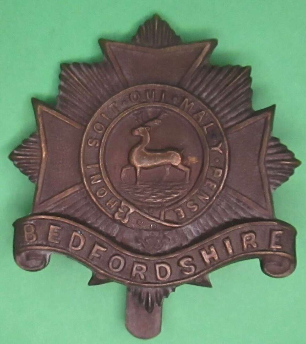 Bedfordshire Regiment cap badge