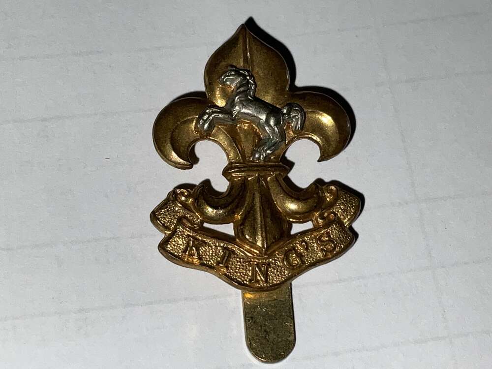 KINGS HORSE CAP BADGE