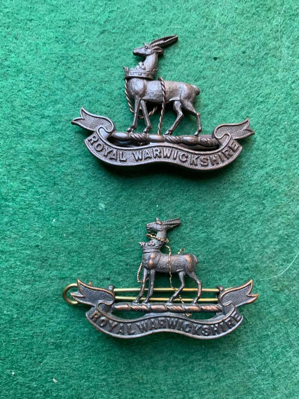 WARWICKSHIRE REGIMENT OFFICERS CAP AND LEFT COLLAR BADGE.